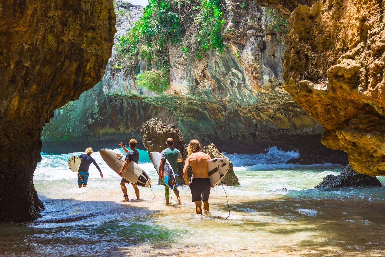 uluwatu-paddle-out-the-cave