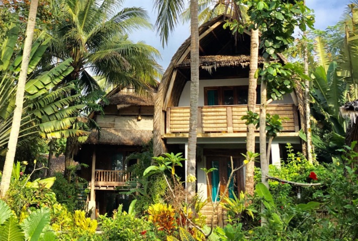 accommodation-for-surfers-batu-karas