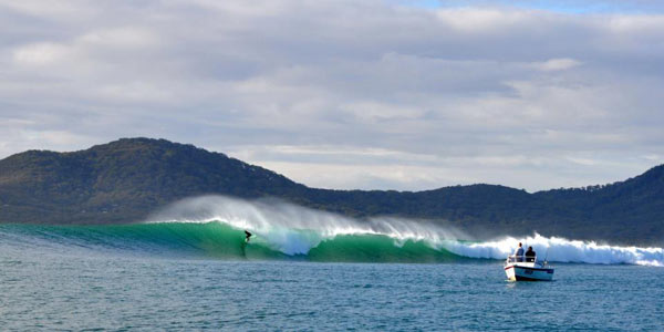 surfing-shipwrecks-nusa-lembongan