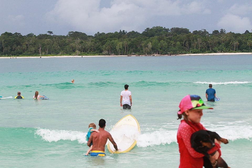 surf trip indonesia mentawai